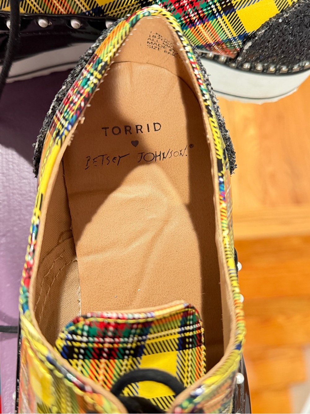 Betsy Johnson Plaid Platform Oxfords w/Heart Detail - Picture 5 of 7